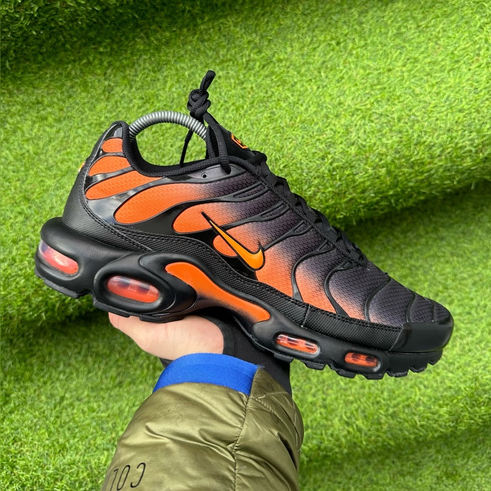 Nike Air Max Plus Black Total Orange
Brand New Men's Shoes Size 13 US